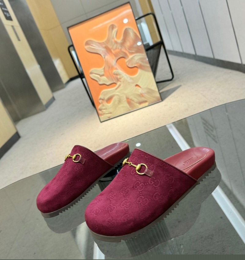 G*u*i slippers